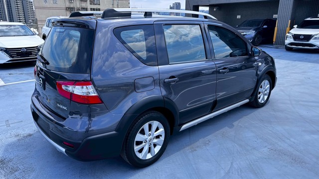 NEW LIVINA 照片 3